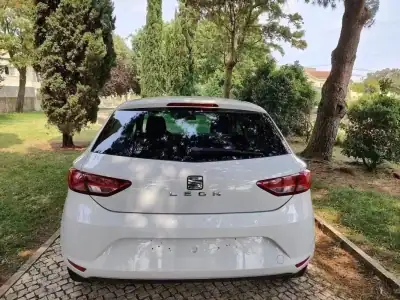 SEAT Leon 2014 - 10990 EUR, 179115 km - AUTO.MOTO.pt - 179115km - foto 2 de 16
