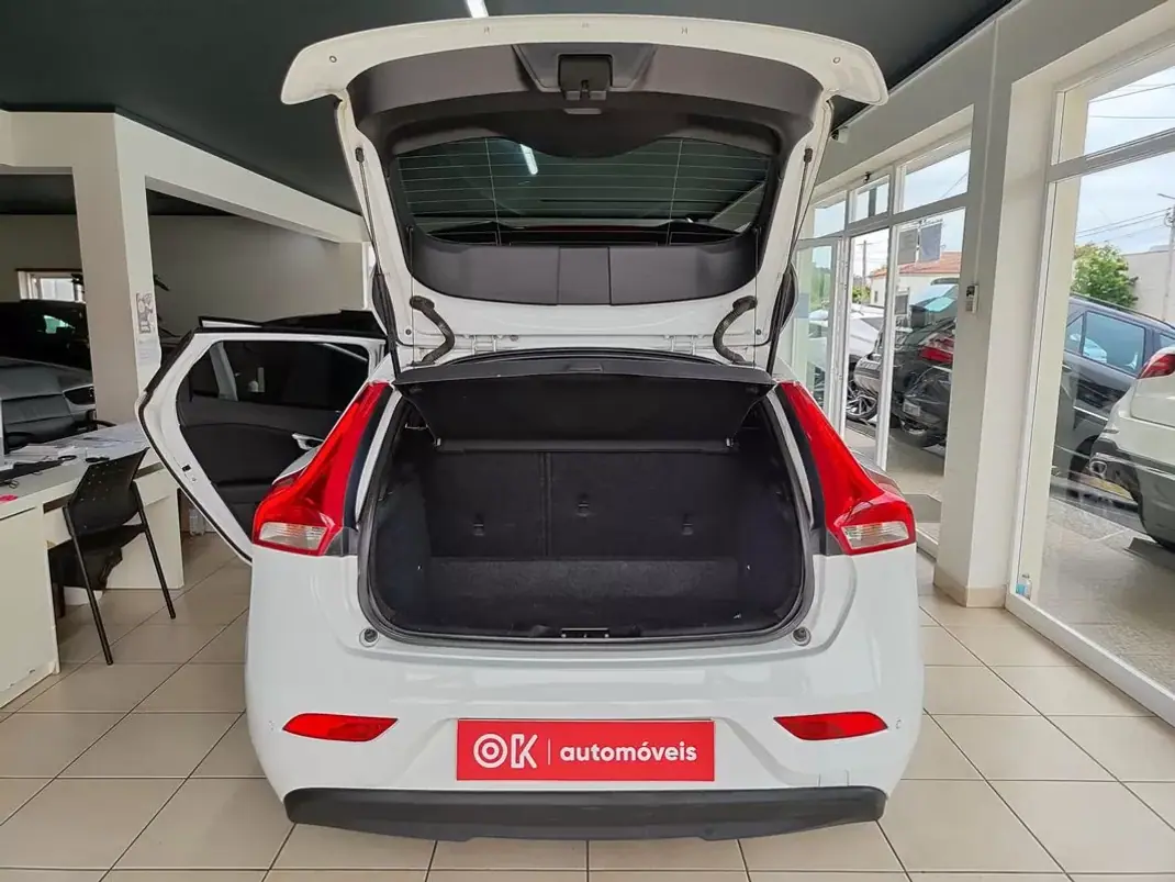 Volvo V40 2013 - 7750 EUR, 298000 km - AUTO.MOTO.pt - 298000km - foto 18 de 36