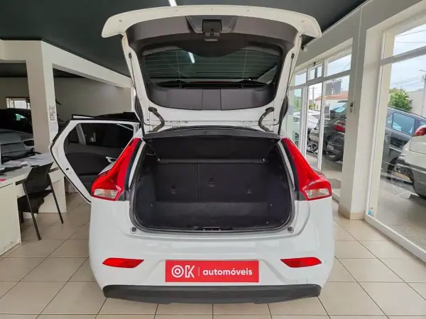 Volvo V40 2013 - 7750 EUR, 298000 km - AUTO.MOTO.pt - 298000km - foto 18 de 36