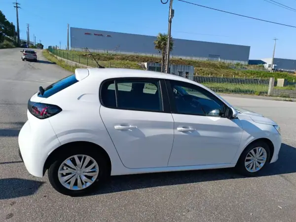 Peugeot 208 2020 - 14750 EUR, 32000 km - AUTO.MOTO.pt - 32000km - foto 9 de 23