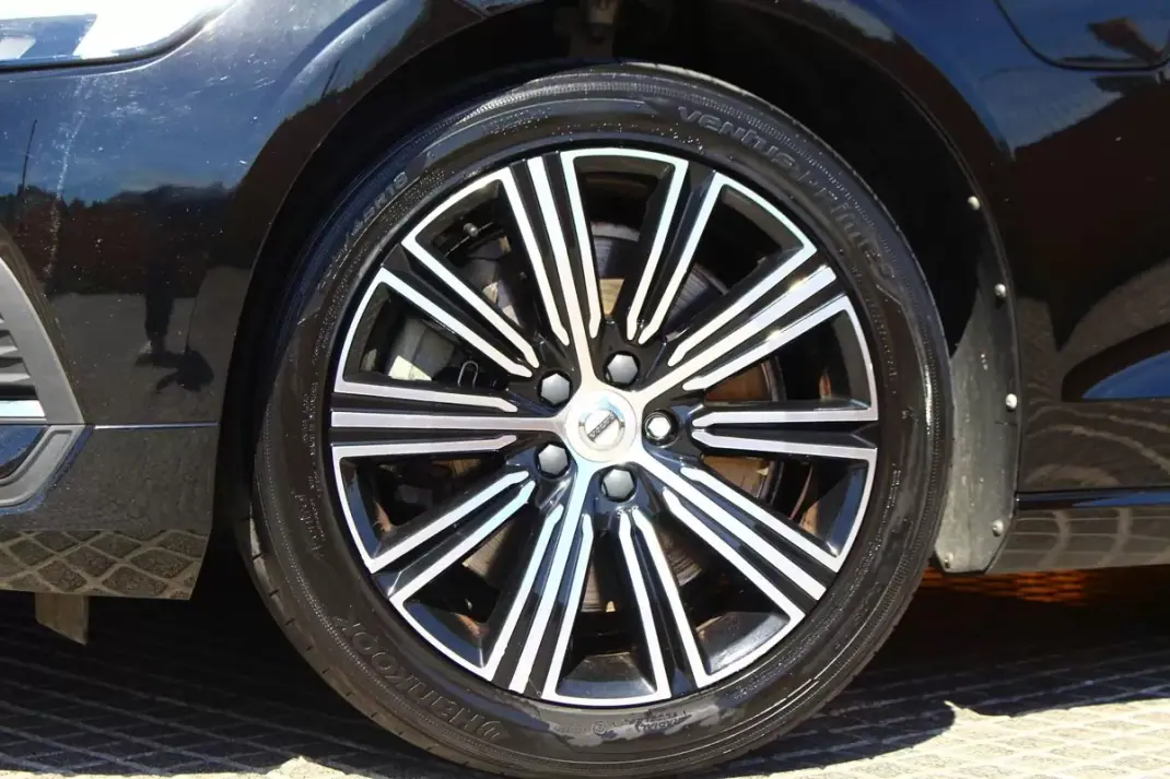 Volvo V60 2020 - 23750 EUR, 138000 km - AUTO.MOTO.pt - 138000km - foto 3 de 16