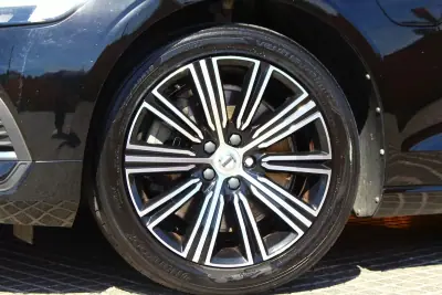 Volvo V60 2020 - 23750 EUR, 138000 km - AUTO.MOTO.pt - 138000km - foto 3 de 16