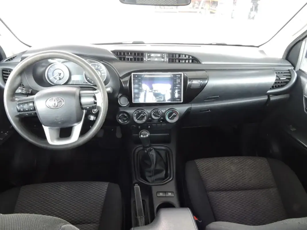 Toyota Hilux 2018 - 31500 EUR, 212452 km - 212452km - foto 7 de 11