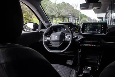 Peugeot e-208 2023 - 17800 EUR, 18457 km - AUTO.MOTO.pt - 18457km - foto 32 de 41