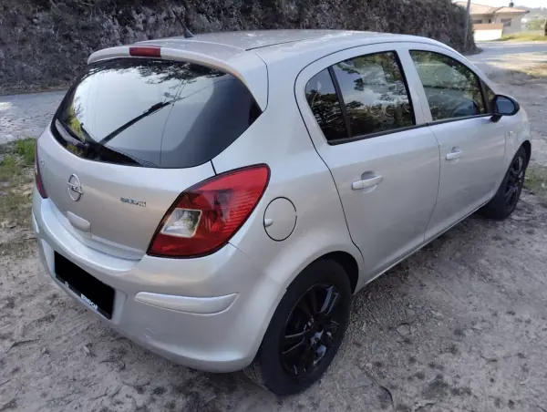 Opel Corsa 2010 - 5000 EUR, 240000 km - AUTO.MOTO.pt - 240000km - foto 7 de 24