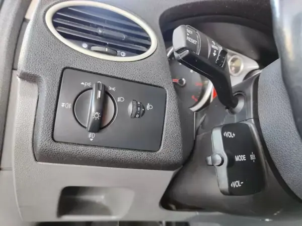 Ford Focus 2011 - 6750 EUR, 180000 km - AUTO.MOTO.pt - 180000km - foto 24 de 29