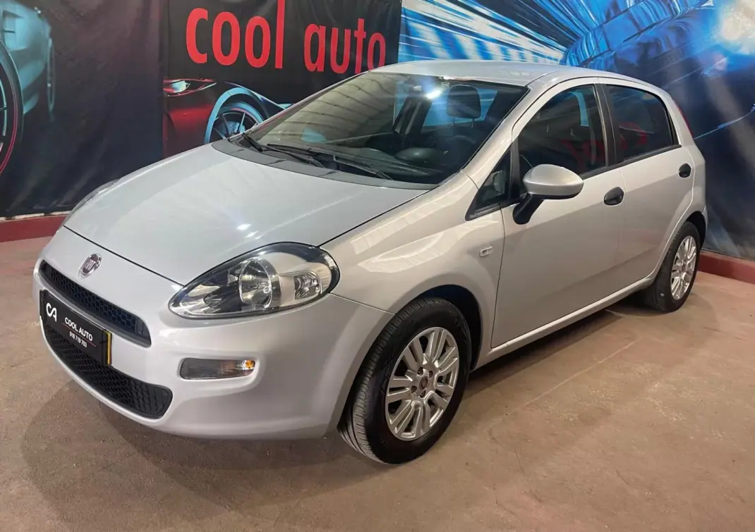 Fiat Punto 2015 - 6250 EUR, 198000 km - AUTO.MOTO.pt - 198000km - foto 9 de 31
