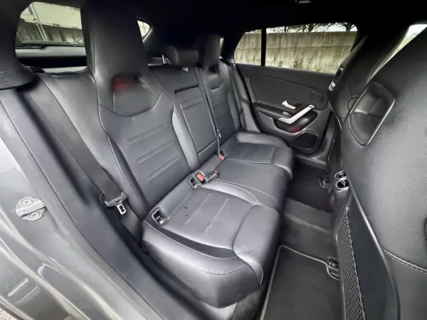 Mercedes-Benz CLA 180 2019 - 26500 EUR, 80000 km - AUTO.MOTO.pt - 80000km - foto 27 de 29