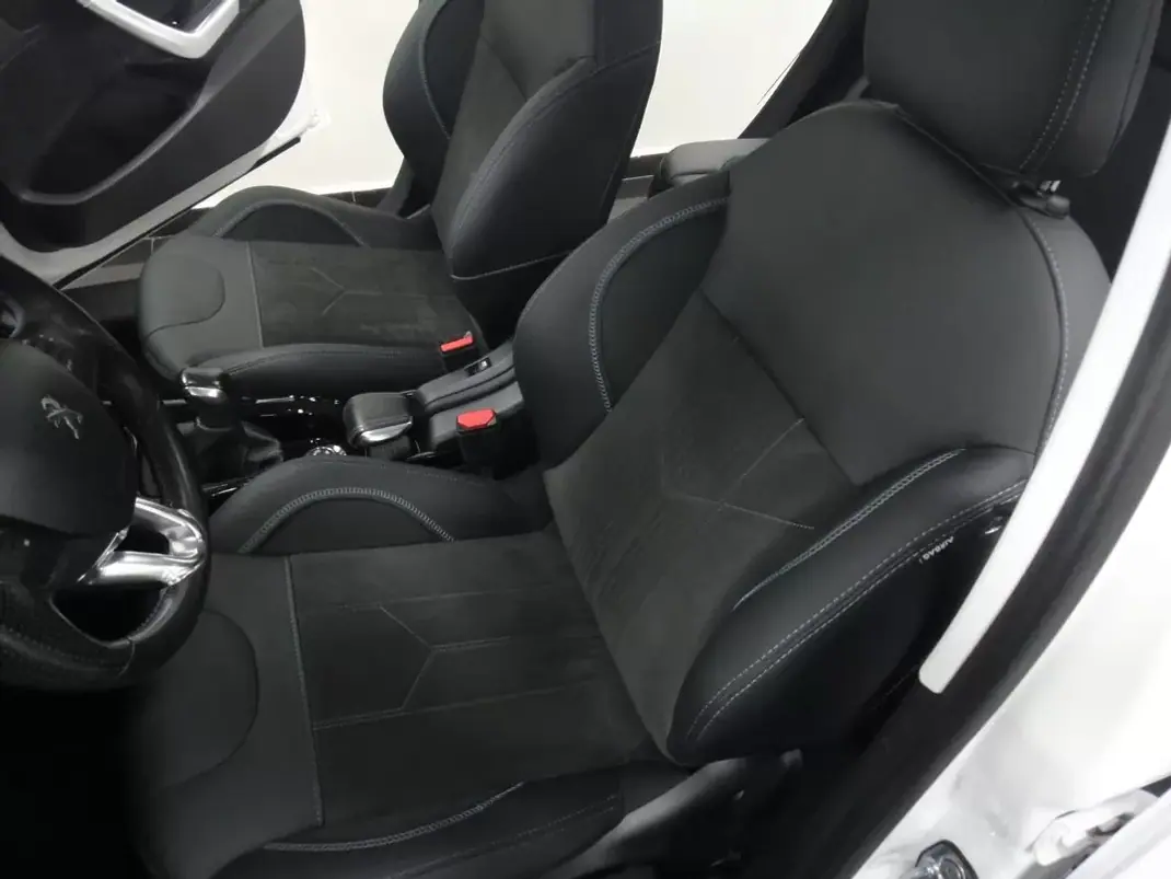 Peugeot 2008 2019 - 11250 EUR, 90000 km - AUTO.MOTO.pt - 90000km - foto 18 de 32