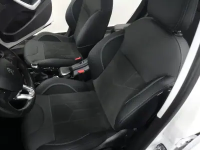 Peugeot 2008 2019 - 11250 EUR, 90000 km - AUTO.MOTO.pt - 90000km - foto 18 de 32