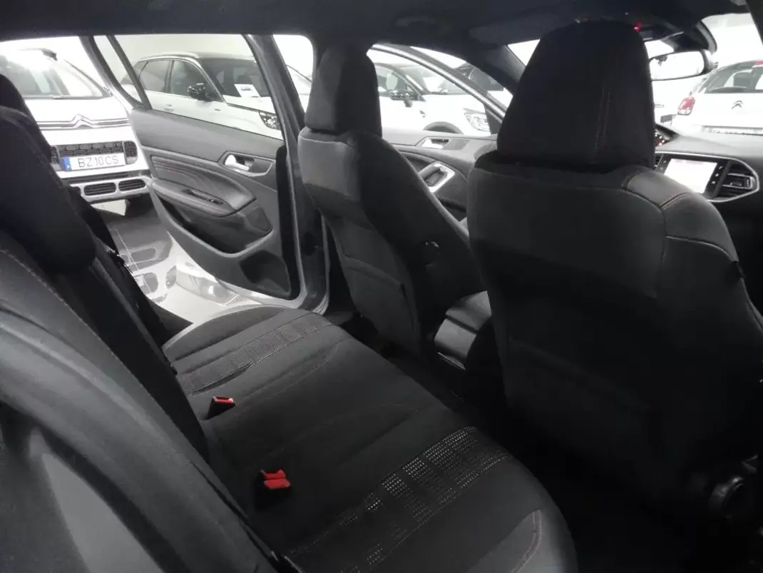 Peugeot 308 2020 - 14990 EUR, 60000 km - AUTO.MOTO.pt - 60000km - foto 19 de 33