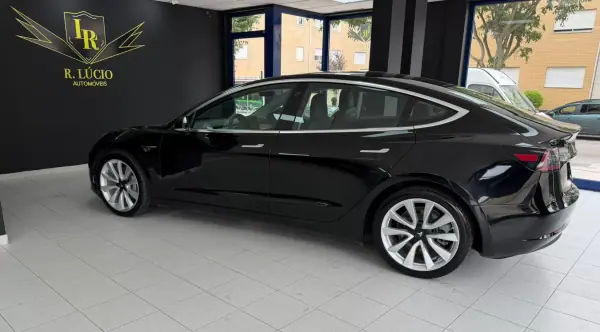 Tesla Model 3 2019 - 28500 EUR, 74000 km - AUTO.MOTO.pt - 74000km - foto 18 de 26