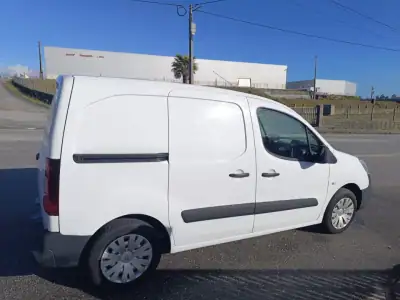 Citroën BERLINGO 3 LUGARES 2017 - 9000 EUR, 220000 km - AUTO.MOTO.pt - 220000km - foto 7 de 30