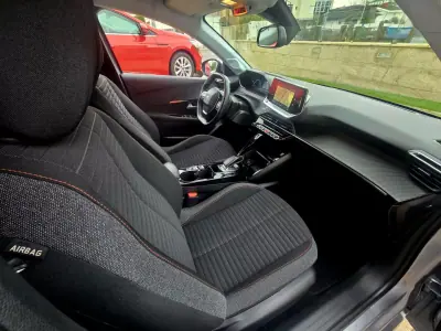 Peugeot e-208 2020 - 15750 EUR, 56000 km - AUTO.MOTO.pt - 56000km - foto 35 de 41