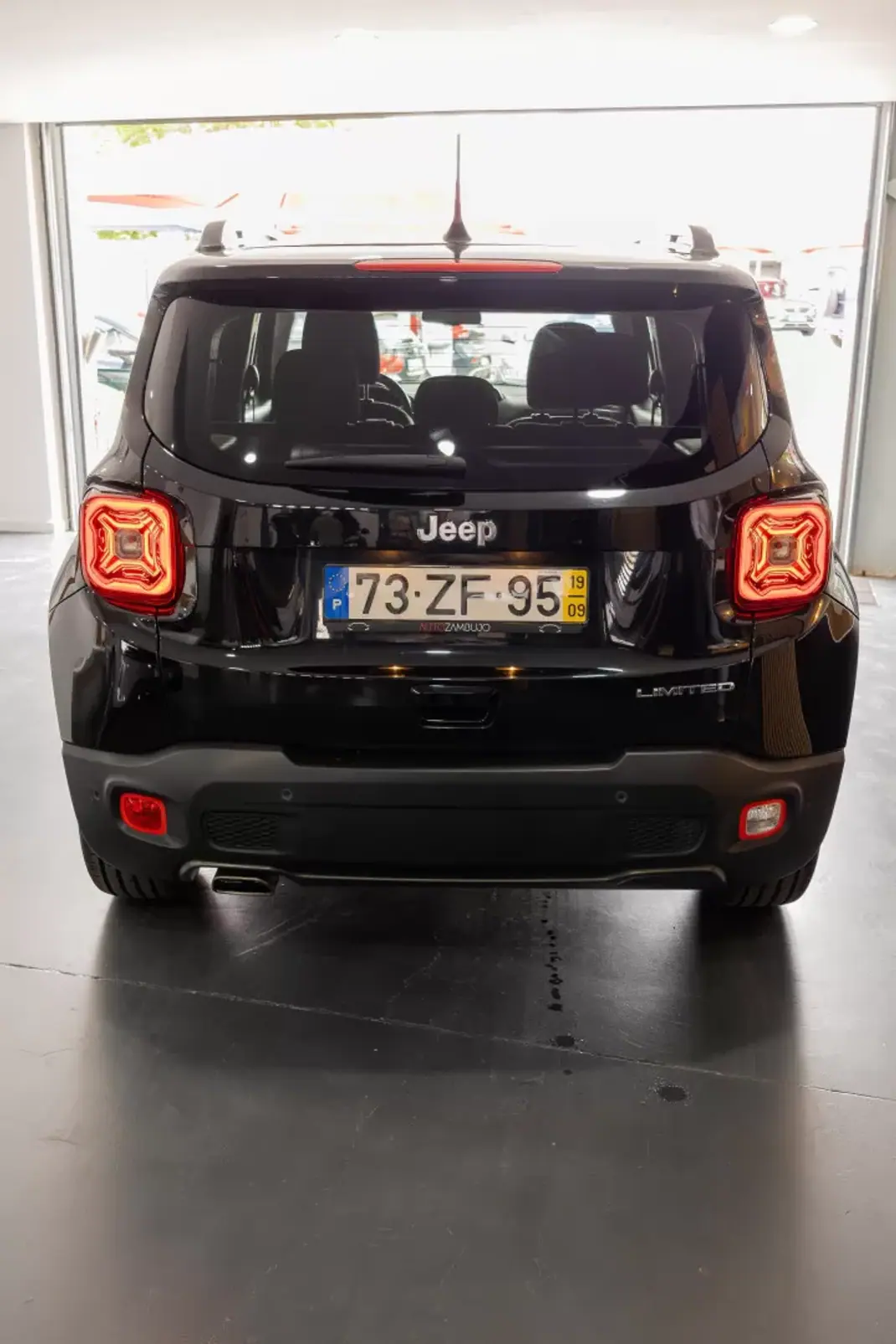 Jeep Renegade 2019 - 17900 EUR, 106000 km - AUTO.MOTO.pt - 106000km - foto 16 de 19