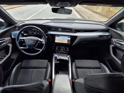 Audi e-tron 2020 - 29000 EUR, 133000 km - AUTO.MOTO.pt - 133000km - foto 13 de 23