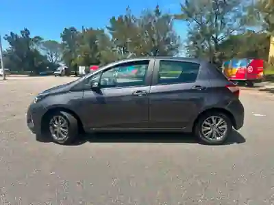 Toyota Yaris 2017 - 14500 EUR, 110000 km - AUTO.MOTO.pt - 110000km - foto 3 de 14