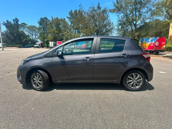 Toyota Yaris 2017 - 14500 EUR, 110000 km - AUTO.MOTO.pt - 110000km - foto 3 de 14