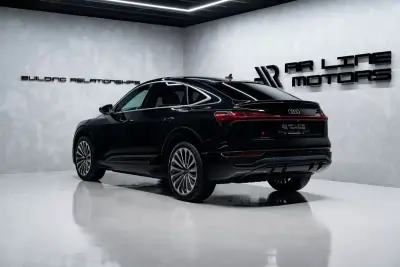 Audi Q8 e-Tron Sportback 2023 - 49950 EUR, 55000 km - AUTO.MOTO.pt - 55000km - foto 8 de 54