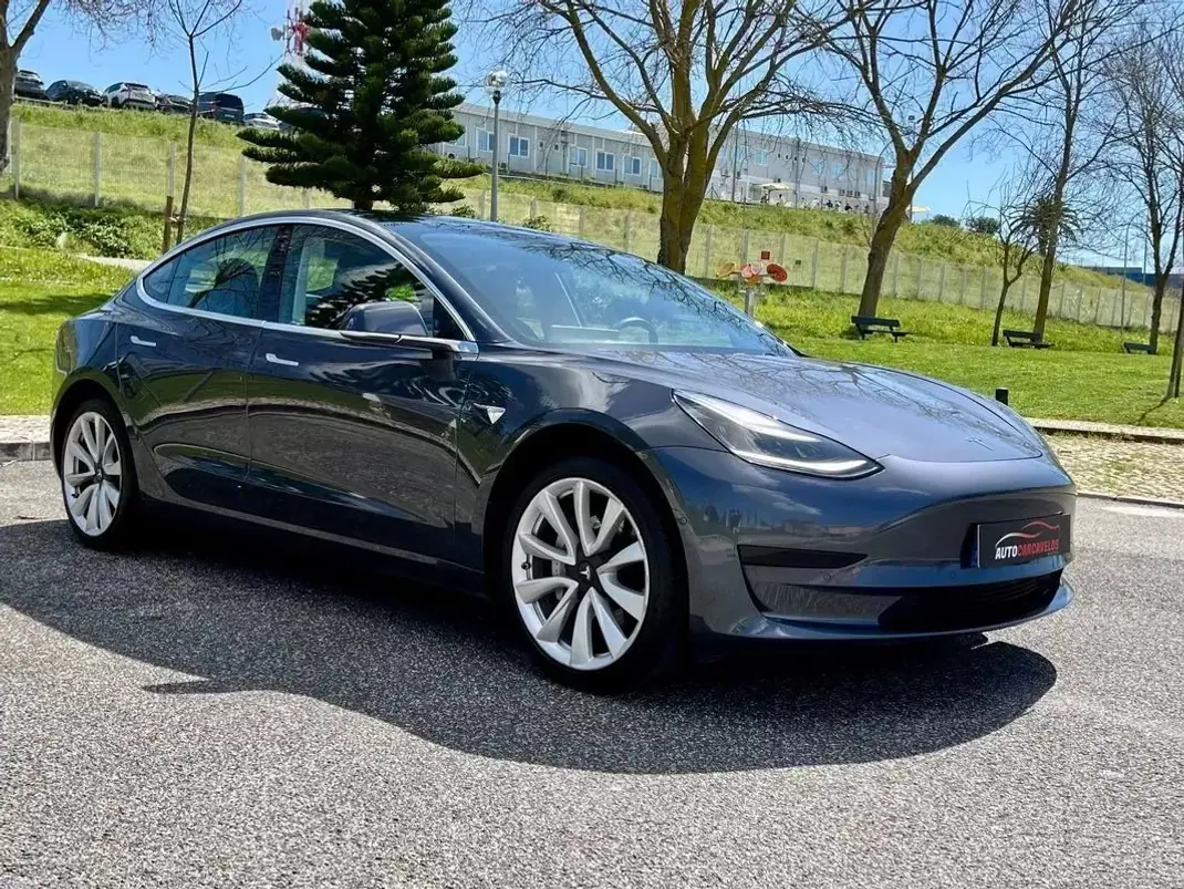 Tesla Model 3 2019 - 23990 EUR, 83000 km - AUTO.MOTO.pt - 83000km - foto 4 de 26