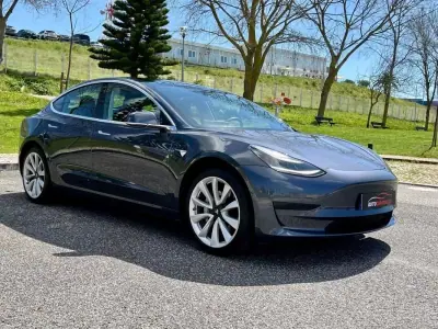 Tesla Model 3 2019 - 23990 EUR, 83000 km - AUTO.MOTO.pt - 83000km - foto 4 de 26