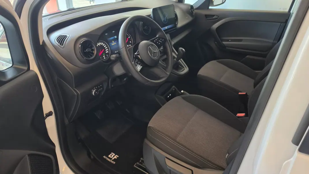 Mercedes-Benz Citan 2025 - 24950 EUR, 10603 km - AUTO.MOTO.pt - 10603km - foto 6 de 50