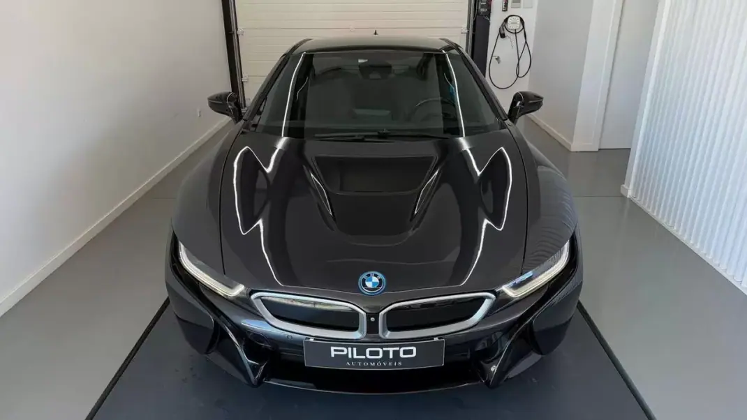 BMW i8 2014 - 61990 EUR, 91277 km - AUTO.MOTO.pt - 91277km - foto 4 de 27