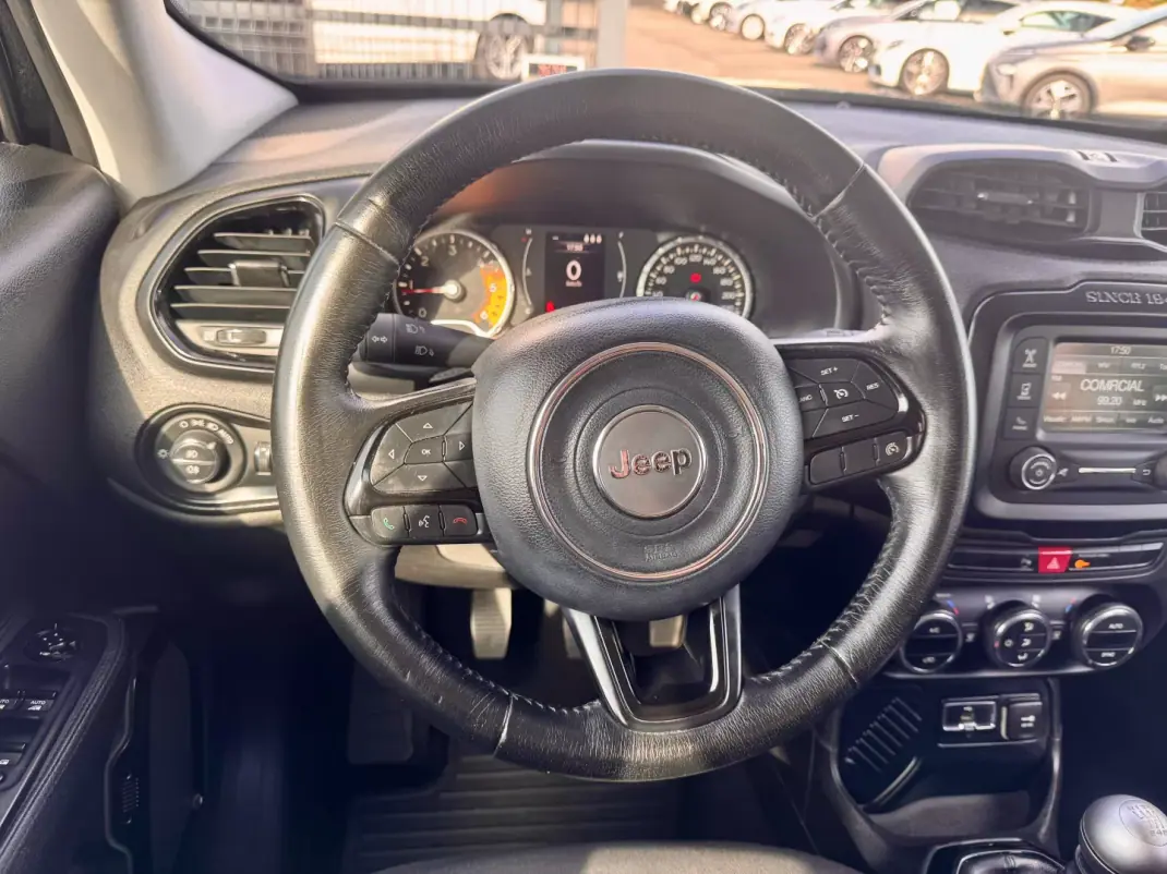 Jeep Renegade 2016 - 15500 EUR, 138000 km - AUTO.MOTO.pt - 138000km - foto 12 de 22
