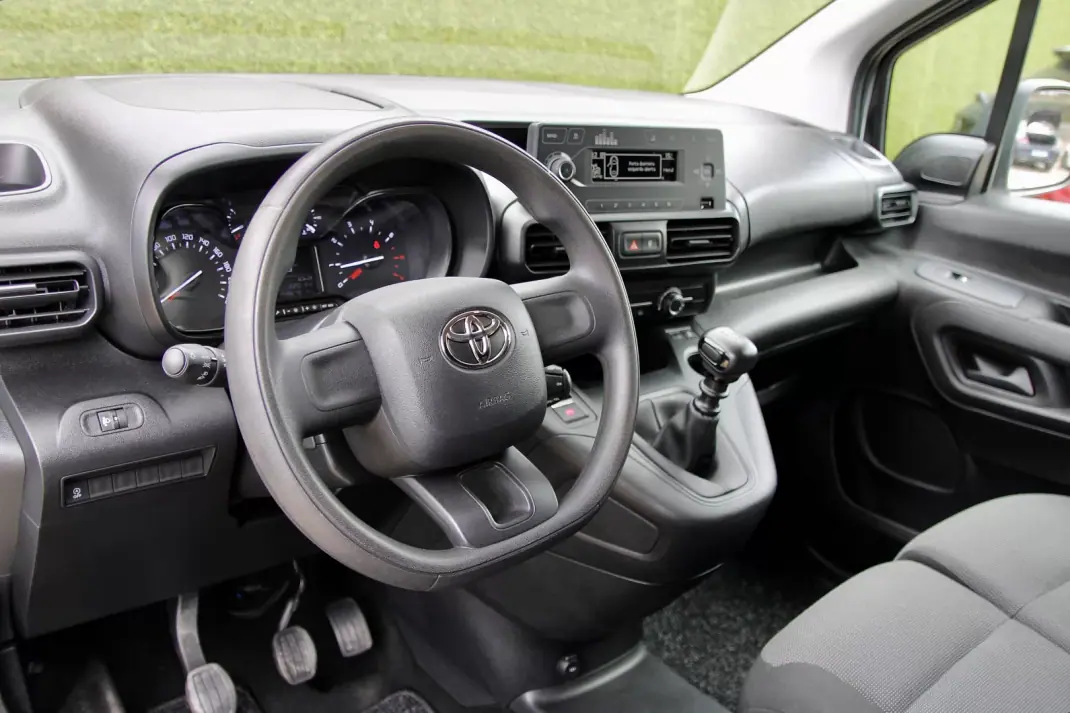 Toyota Proace City 1.5D L1 Comfort IVA DEDUTÍVEL 2022 - 14400 EUR, 159000 km - AUTO.MOTO.pt - 159000km - foto 13 de 26