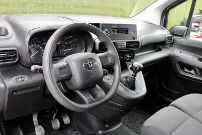 Toyota Proace City 1.5D L1 Comfort IVA DEDUTÍVEL 2022 - 14400 EUR, 159000 km - AUTO.MOTO.pt - 159000km - foto 13 de 26