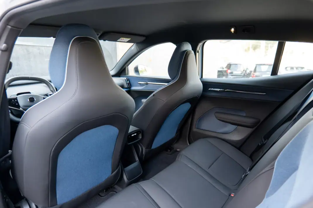 Volvo EX 30 2024 - 31900 EUR, 28000 km - AUTO.MOTO.pt - 28000km - foto 13 de 26