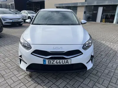 Kia Ceed 2025 - 23900 EUR, 10 km - AUTO.MOTO.pt - 10km - foto 2 de 20