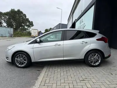 Ford Focus 2018 - 13850 EUR, 68388 km - AUTO.MOTO.pt - 68388km - foto 4 de 29