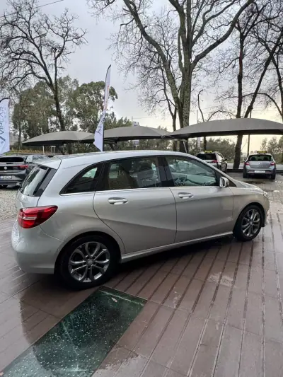 Mercedes-Benz B 180 2015 - 13500 EUR, 189400 km - AUTO.MOTO.pt - 189400km - foto 7 de 16