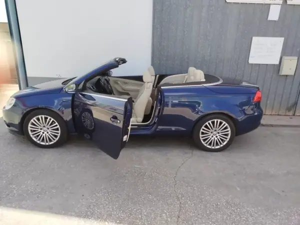 Volkswagen EOS 2010 - 12200 EUR, 159060 km - AUTO.MOTO.pt - 159060km - foto 4 de 15