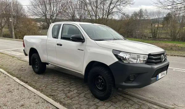 Toyota Hilux 2018 - 29999 EUR, 257000 km - AUTO.MOTO.pt - 257000km - foto 2 de 13
