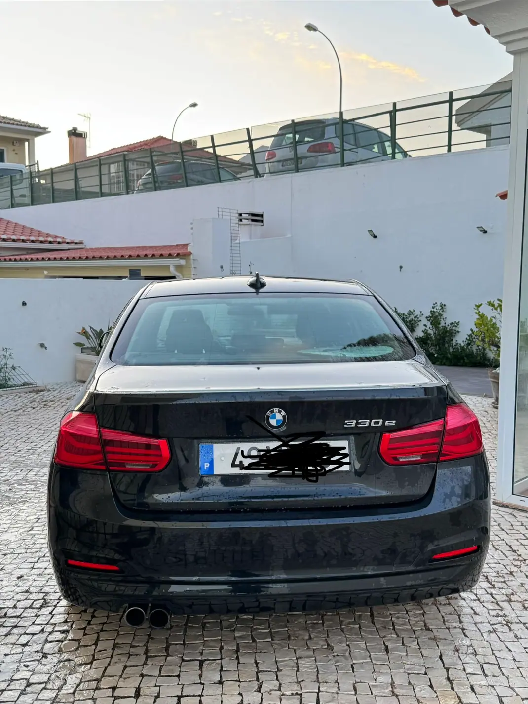 BMW 330e 2017 - 21900 EUR, 121 km - AUTO.MOTO.pt - 121km - foto 3 de 9