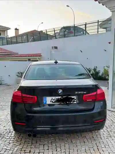 BMW 330e 2017 - 21900 EUR, 121 km - AUTO.MOTO.pt - 121km - foto 3 de 9