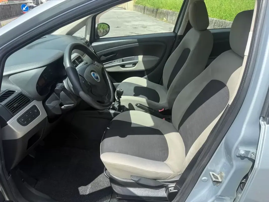Fiat Grande Punto 2007 - 3990 EUR, 138000 km - AUTO.MOTO.pt - 138000km - foto 7 de 22