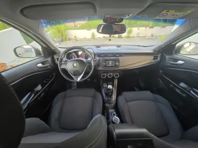 Alfa Romeo Giulietta 2015 - 13500 EUR, 148000 km - AUTO.MOTO.pt - 148000km - foto 35 de 49