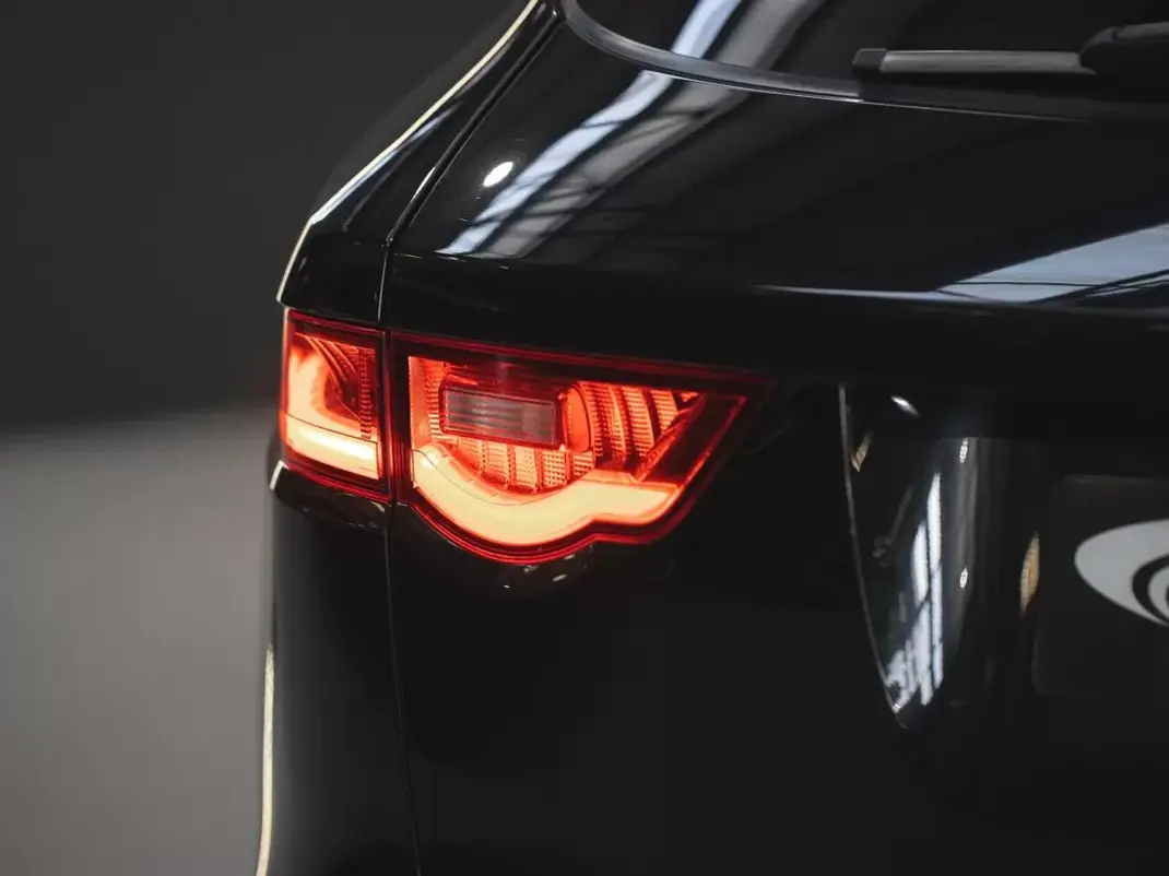 Jaguar F-Pace 2017 - 24990 EUR, 151545 km - AUTO.MOTO.pt - 151545km - foto 12 de 23