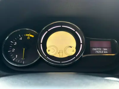 Renault Mégane 2009 - 5250 EUR, 266113 km - AUTO.MOTO.pt - 266113km - foto 13 de 18