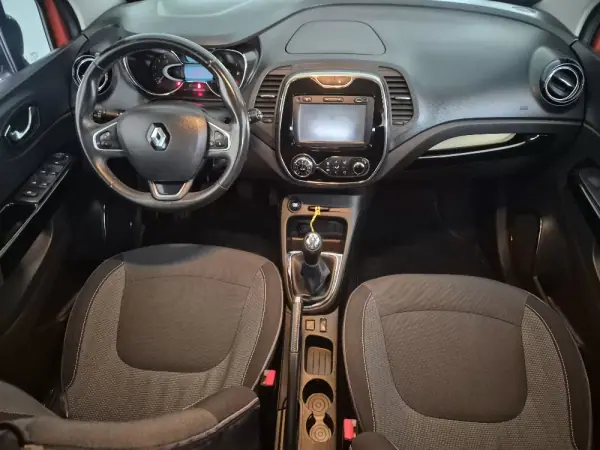 Renault Captur 2017 - 14750 EUR, 130625 km - AUTO.MOTO.pt - 130625km - foto 4 de 8