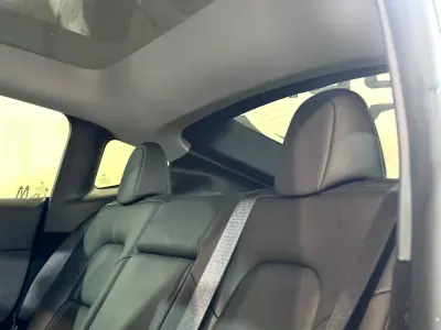 Tesla Model Y 2023 - 42900 EUR, 41470 km - AUTO.MOTO.pt - 41470km - foto 15 de 35