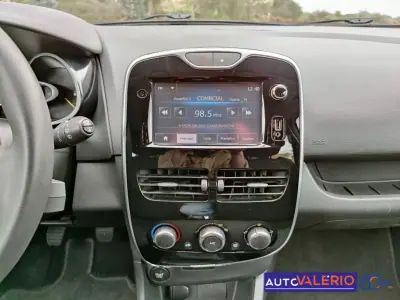 Renault Clio Sport Tourer 2017 - 10950 EUR, 89416 km - AUTO.MOTO.pt - 89416km - foto 12 de 17
