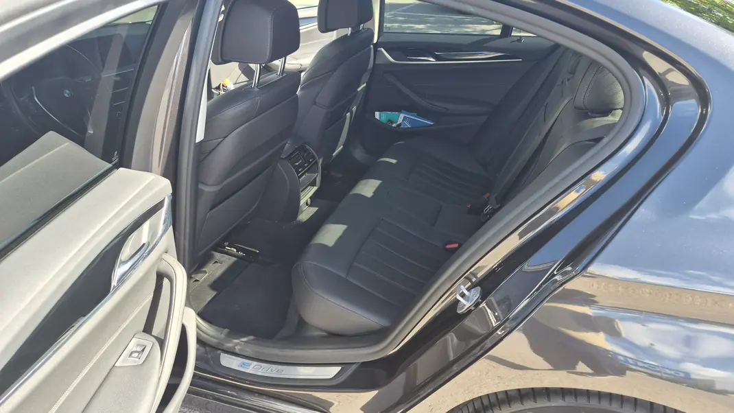 BMW 530e 2020 - 35000 EUR, 85000 km - AUTO.MOTO.pt - 85000km - foto 5 de 7