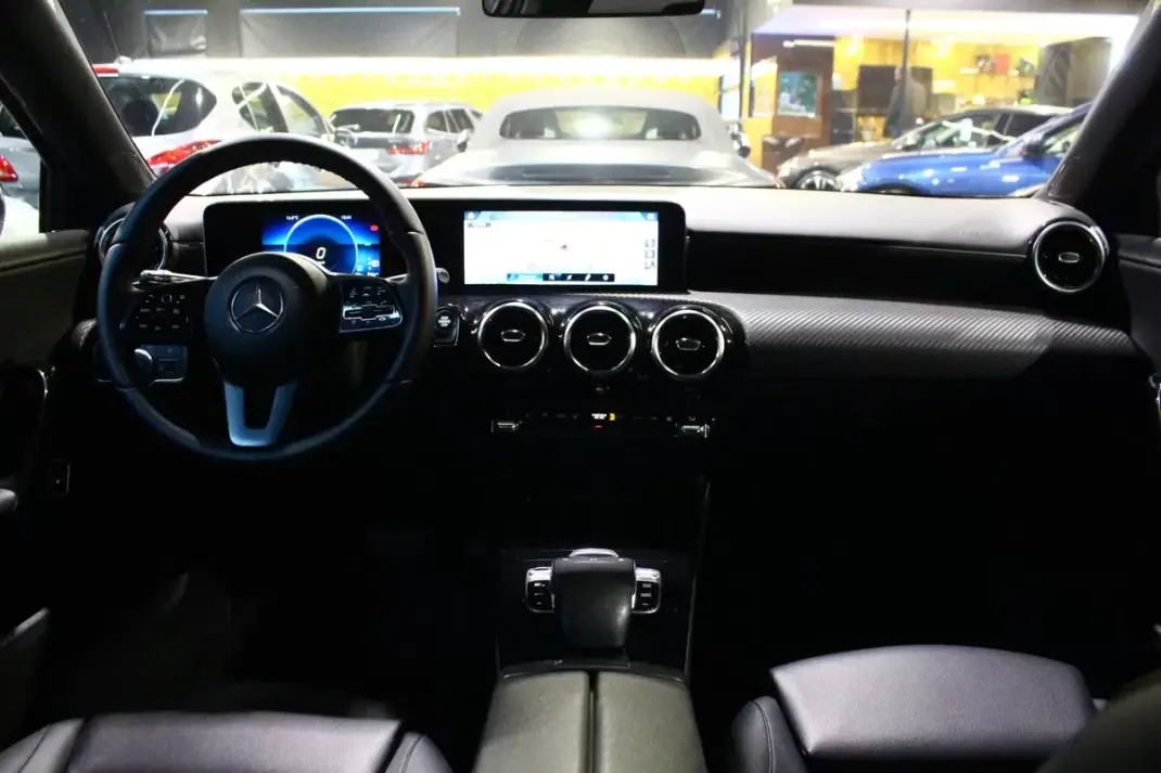 Mercedes-Benz A 250 2020 - 23890 EUR, 109000 km - AUTO.MOTO.pt - 109000km - foto 17 de 29