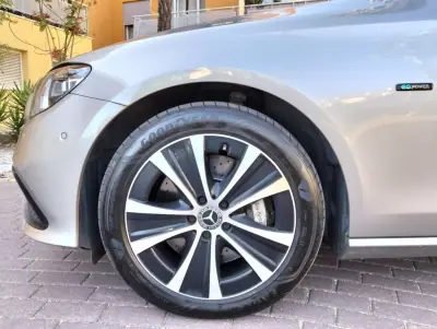 Mercedes-Benz E 300 2020 - 31480 EUR, 125000 km - AUTO.MOTO.pt - 125000km - foto 9 de 15