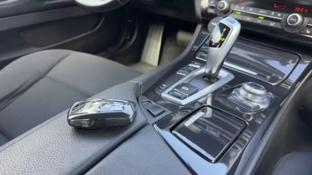 BMW 520 2013 - 16500 EUR, 244000 km - AUTO.MOTO.pt - 244000km - foto 37 de 47