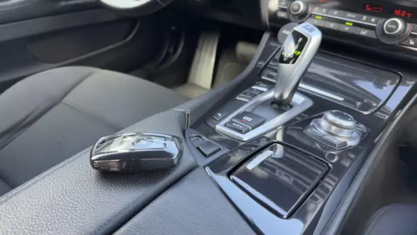 BMW 520 2013 - 16500 EUR, 244000 km - AUTO.MOTO.pt - 244000km - foto 37 de 47